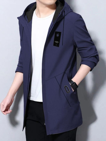 Paltis ar kapuci, stāvošā apkakle, priekšējais rāvējslēdzējs, biezs materiāls, poliestera odere