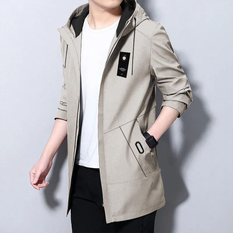 Paltis ar kapuci, stāvošā apkakle, priekšējais rāvējslēdzējs, biezs materiāls, poliestera odere