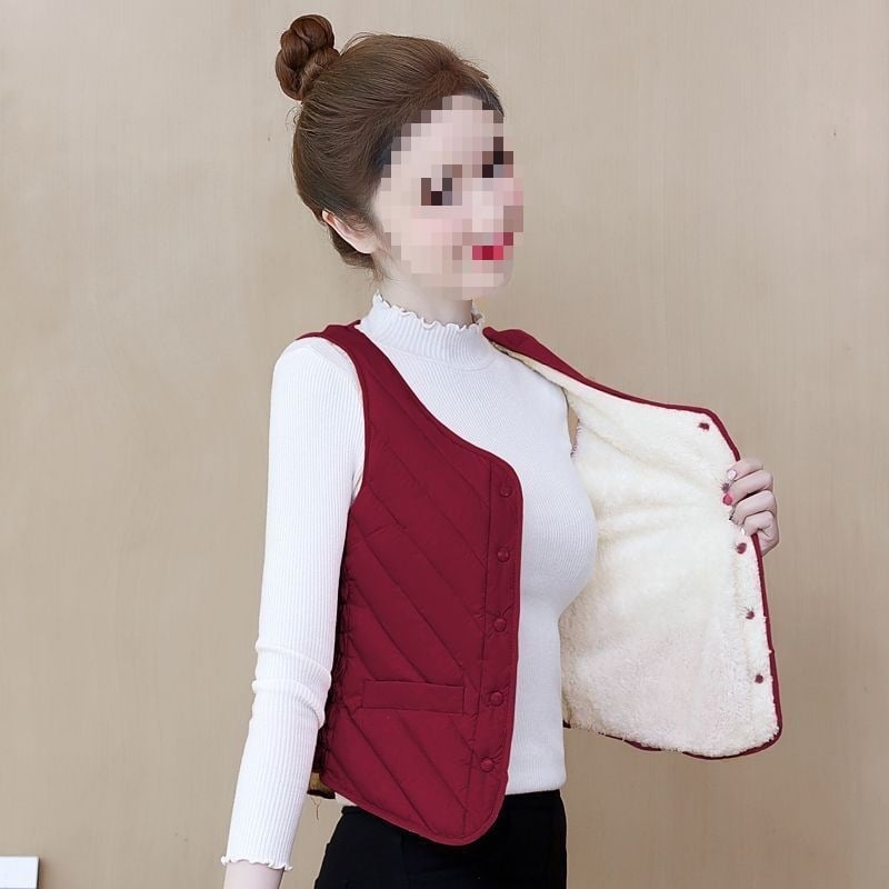 Veste ar flokētu virsmu un pogām, poliesteres audums ar siltu oderi, ziemas izdevums 2025