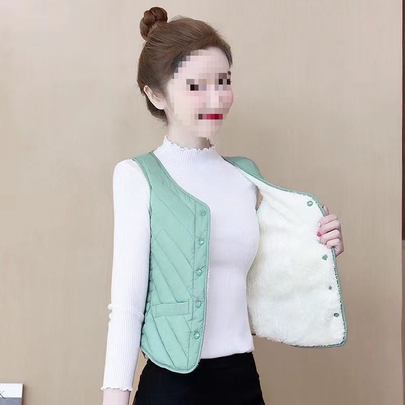 Veste ar flokētu virsmu un pogām, poliesteres audums ar siltu oderi, ziemas izdevums 2025