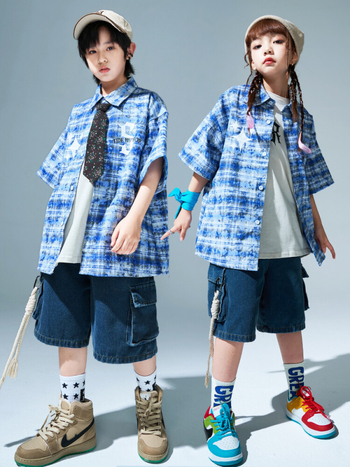 Vaikų hip-hop komplektas su languota marškinėle – pasirodymų kostiumas, 85% medvilnė, vasaros sezonas, neutrali lytis, animacinio stiliaus, nuo 8 metų