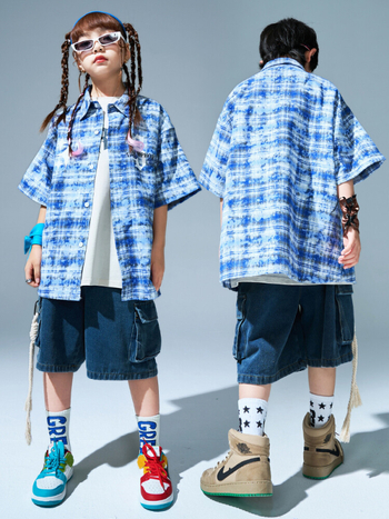 Vaikų hip-hop komplektas su languota marškinėle – pasirodymų kostiumas, 85% medvilnė, vasaros sezonas, neutrali lytis, animacinio stiliaus, nuo 8 metų