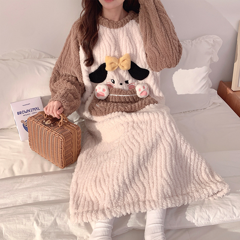 Nakts kleita ziemas korāļa plīša audumā, bieza, grūtniecēm, apaļš kakla izgriezums, garas piedurknes