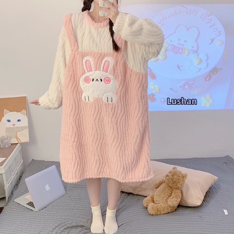 Nakts kleita ziemas korāļa plīša audumā, bieza, grūtniecēm, apaļš kakla izgriezums, garas piedurknes