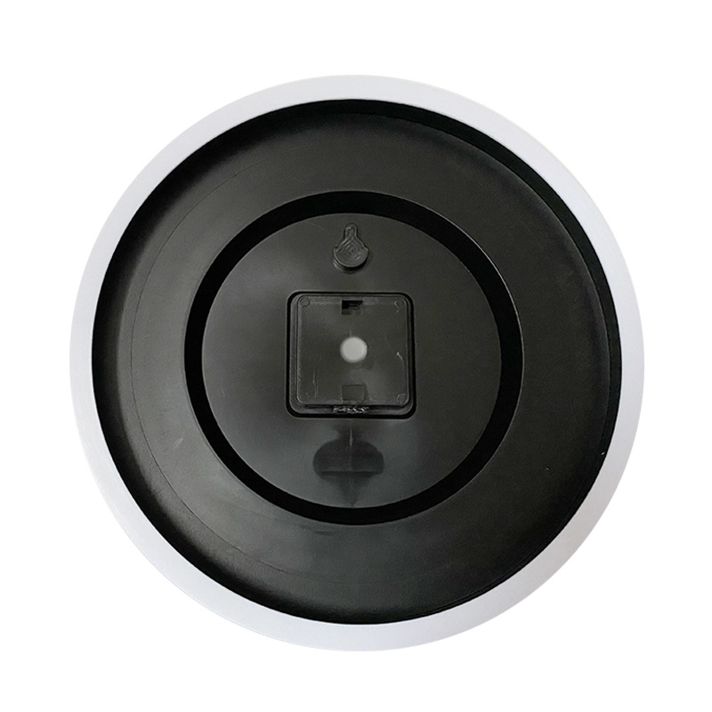 Plastikinis sieninis laikrodžio korpusas su galiniu dangteliu ir galine plokste – modernus, paprastas stilius, pilnas komponentų komplektas