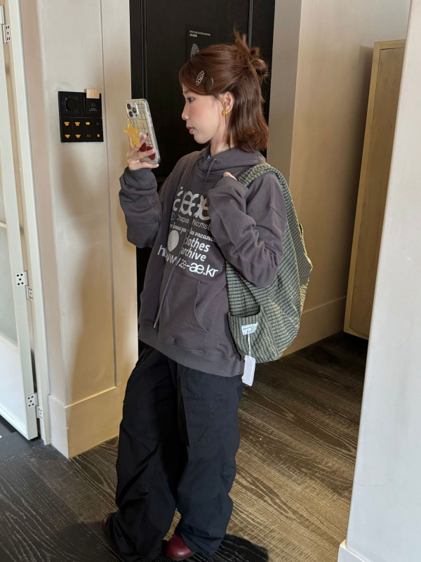 Худи с принт на букви, памучна материя, свободна кройка, средна дължина