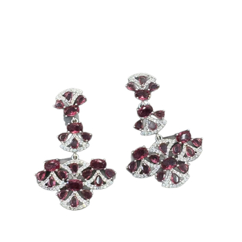 Cercei inimă, cupru placat cu aur, micro pavé, finisaj electroplating, știft din argint 925, stil lux lejer (Material: Cupru placat cu aur; Formă: inimă; Tehnologie: electroplating; Știft: argint 925; Stil: lux lejer)