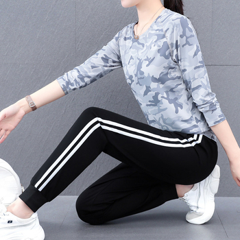 Женска тениска с дълги ръкави, полиестер/спандекс смес, свободна кройка, кръгло деколте, без гладене