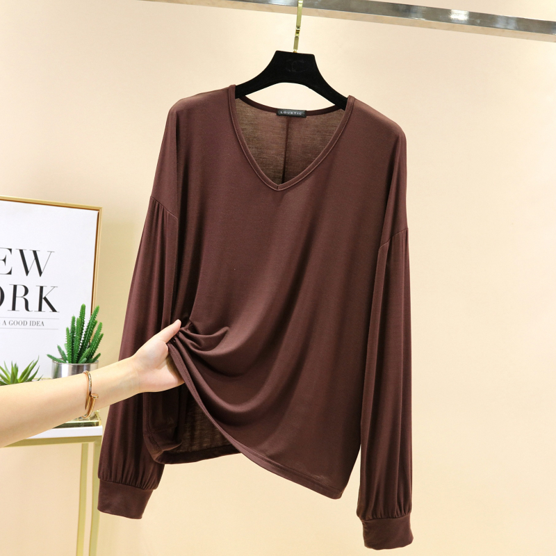 Модална тениска с V-образно деколте, дълги ръкави, свободен силует и фонарни ръкави