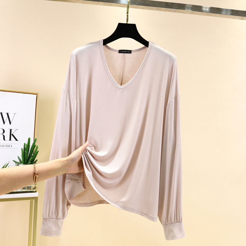 Модална тениска с V-образно деколте, дълги ръкави, свободен силует и фонарни ръкави