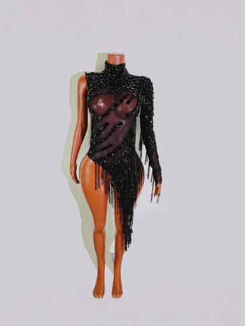 Прозрачна мрежеста рокля с ресни и кристали, еднорамен сценичен костюм за латински танци; Материя: мрежа; Спандекс 50–70%; Ръкав: едно рамо; Печат/боядисване