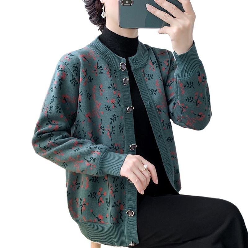 Vecāku sieviešu kardigans, pavasaris 2025 adījums, PVC pamatmateriāls līdz 30%, citi materiāli 30–50%, literāri retro stils, kakla uzlīme.