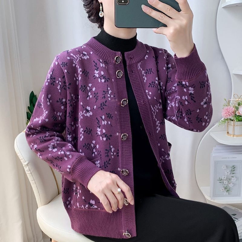 Vecāku sieviešu kardigans, pavasaris 2025 adījums, PVC pamatmateriāls līdz 30%, citi materiāli 30–50%, literāri retro stils, kakla uzlīme.