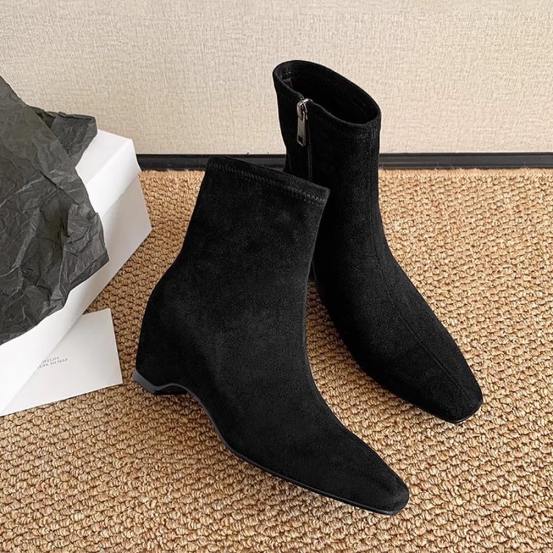 Martin batai iš velūro, stačiakampė nosis, žemas kulnas 1-3 cm, šoninis užtrauktukas