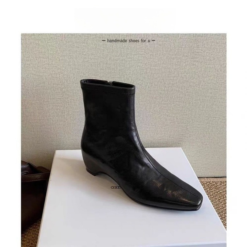 Martin batai iš velūro, stačiakampė nosis, žemas kulnas 1-3 cm, šoninis užtrauktukas