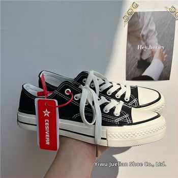 Vyriniai žemakulniai platniniai tenisiai su raišteliais, smailus nosis, viršus iš drobės, vidinis audinys iš drobės, guma padas