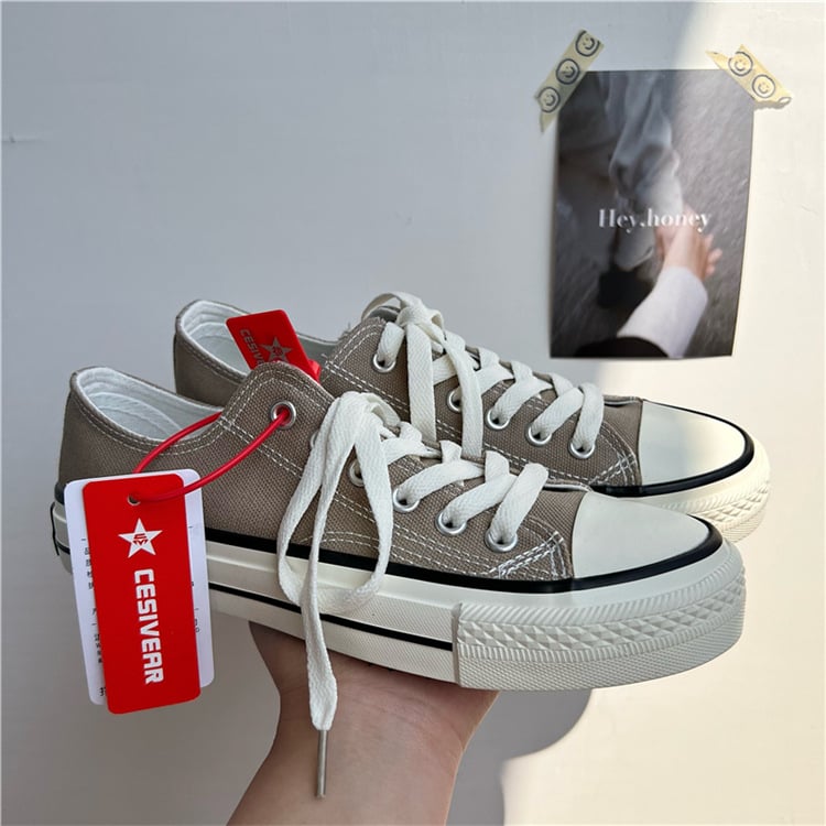 Vyriniai žemakulniai platniniai tenisiai su raišteliais, smailus nosis, viršus iš drobės, vidinis audinys iš drobės, guma padas