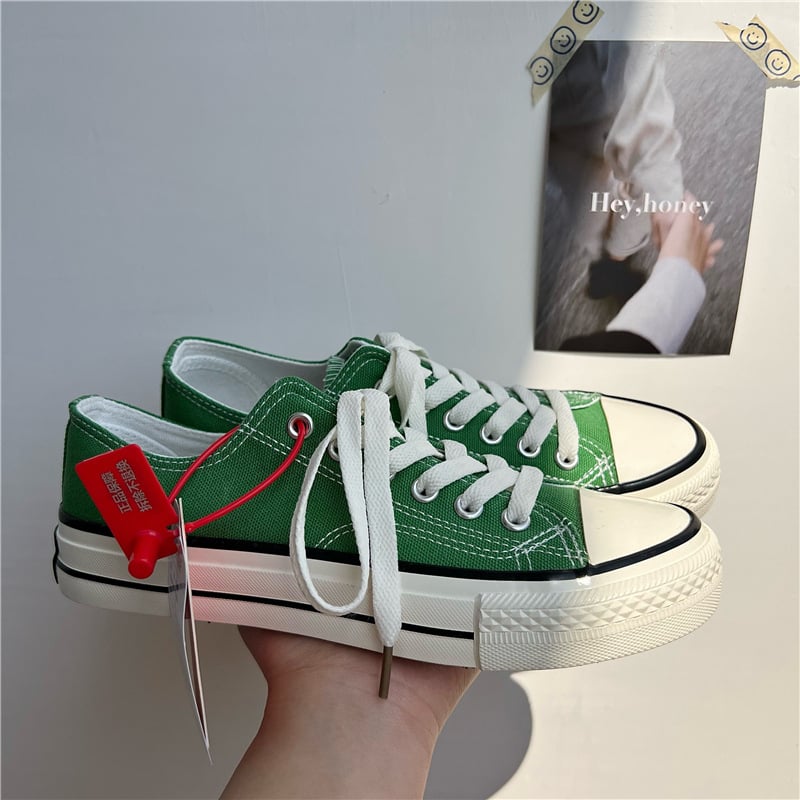 Vyriniai žemakulniai platniniai tenisiai su raišteliais, smailus nosis, viršus iš drobės, vidinis audinys iš drobės, guma padas