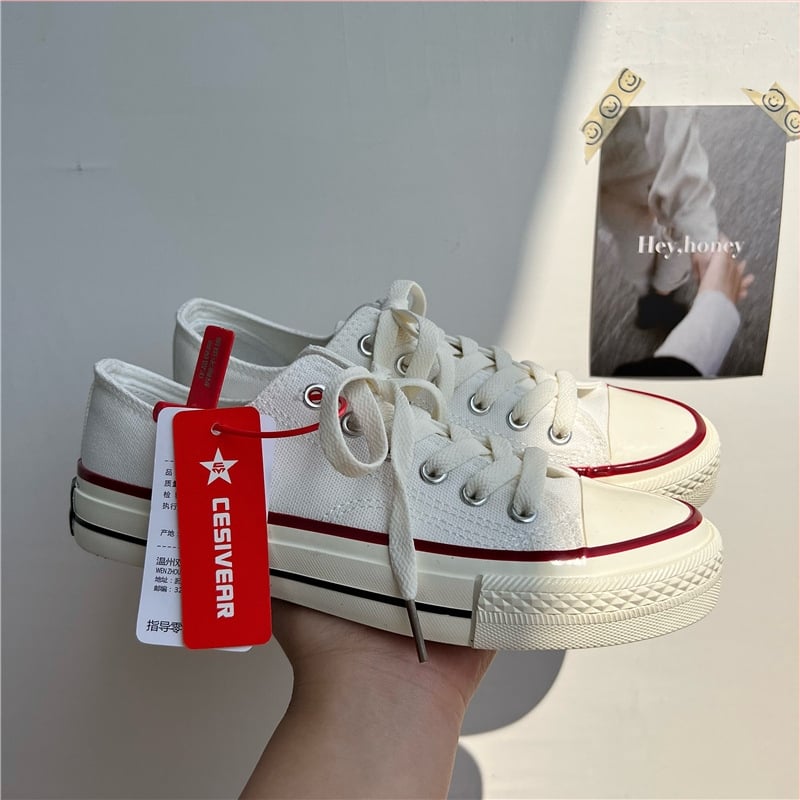 Vyriniai žemakulniai platniniai tenisiai su raišteliais, smailus nosis, viršus iš drobės, vidinis audinys iš drobės, guma padas