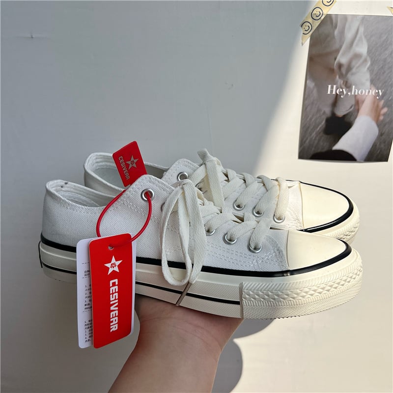 Vyriniai žemakulniai platniniai tenisiai su raišteliais, smailus nosis, viršus iš drobės, vidinis audinys iš drobės, guma padas