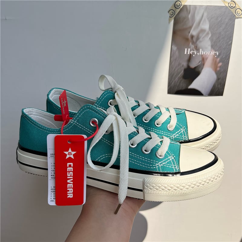 Vyriniai žemakulniai platniniai tenisiai su raišteliais, smailus nosis, viršus iš drobės, vidinis audinys iš drobės, guma padas