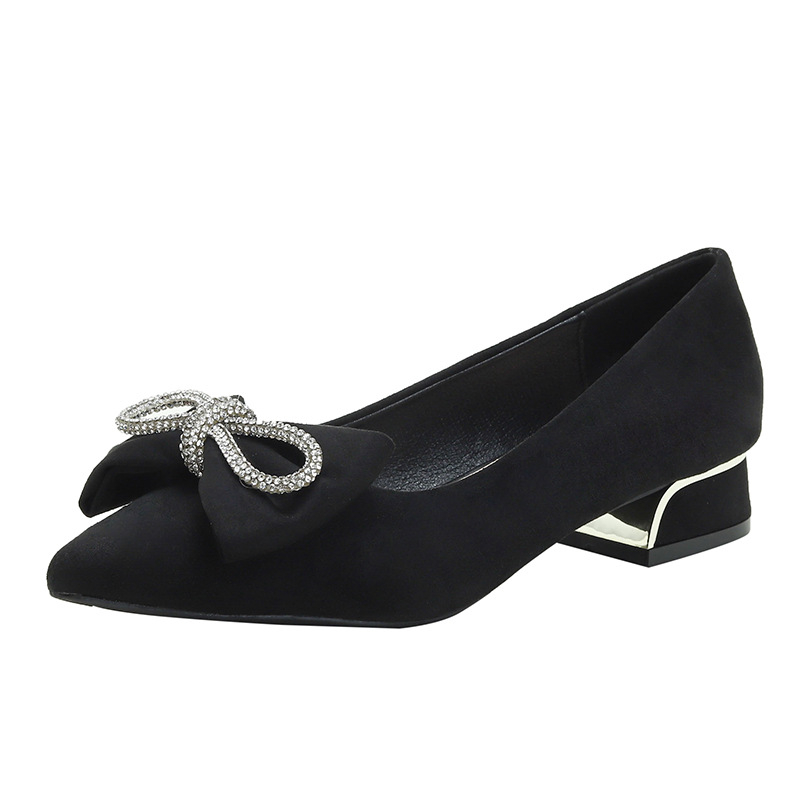 Naiste lamedad kingad terava ninaga, veluur pealne, madal paks kont, kummist tald