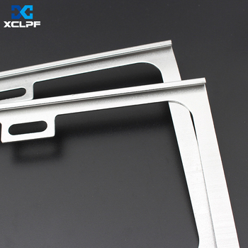 Ramă pentru plăcuța de înmatriculare din aliaj de magneziu, finisaj sablare și oxidare; compatibil cu toate modelele interne; greutate 210 g