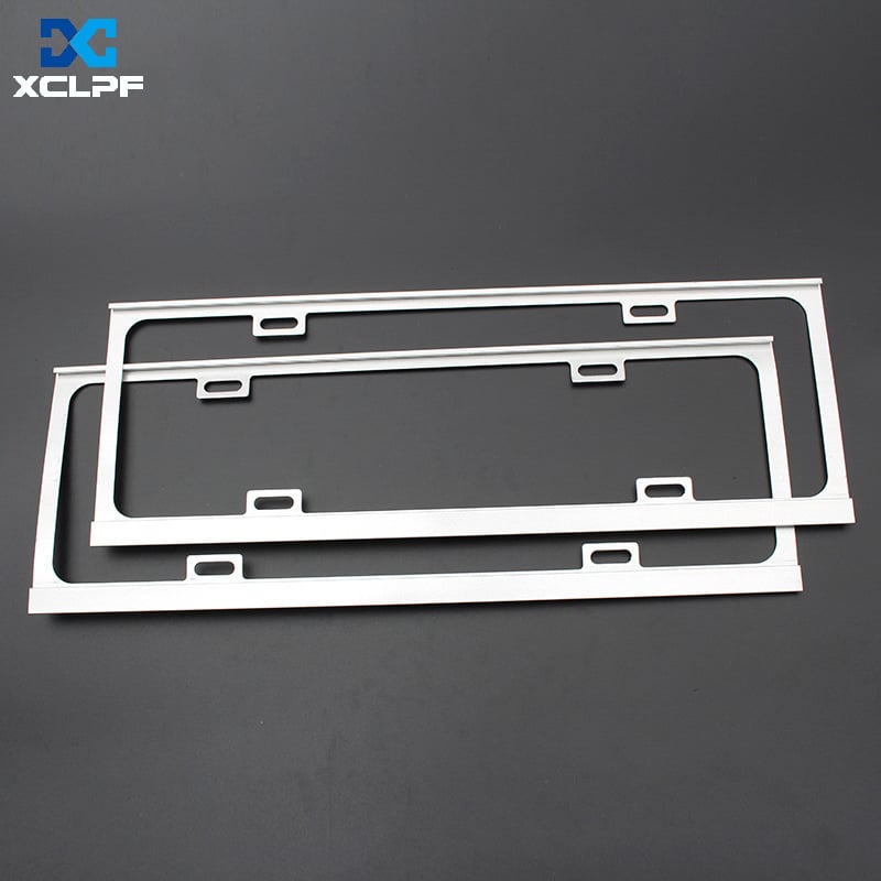 Ramă pentru plăcuța de înmatriculare din aliaj de magneziu, finisaj sablare și oxidare; compatibil cu toate modelele interne; greutate 210 g