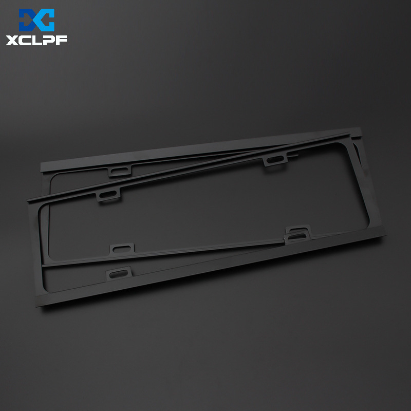 Ramă pentru plăcuța de înmatriculare din aliaj de magneziu, finisaj sablare și oxidare; compatibil cu toate modelele interne; greutate 210 g