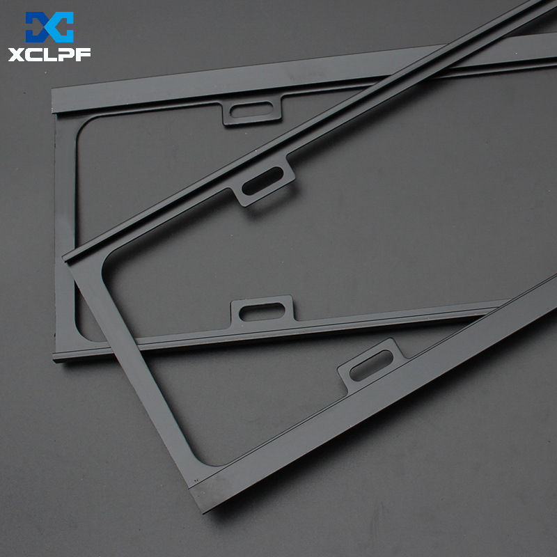 Ramă pentru plăcuța de înmatriculare din aliaj de magneziu, finisaj sablare și oxidare; compatibil cu toate modelele interne; greutate 210 g