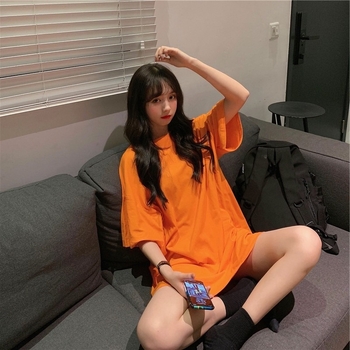 Женска тениска с къс ръкав, свободен силует, кръгло деколте, Milk Silk плат, полиестер ≥95%, едноцветна