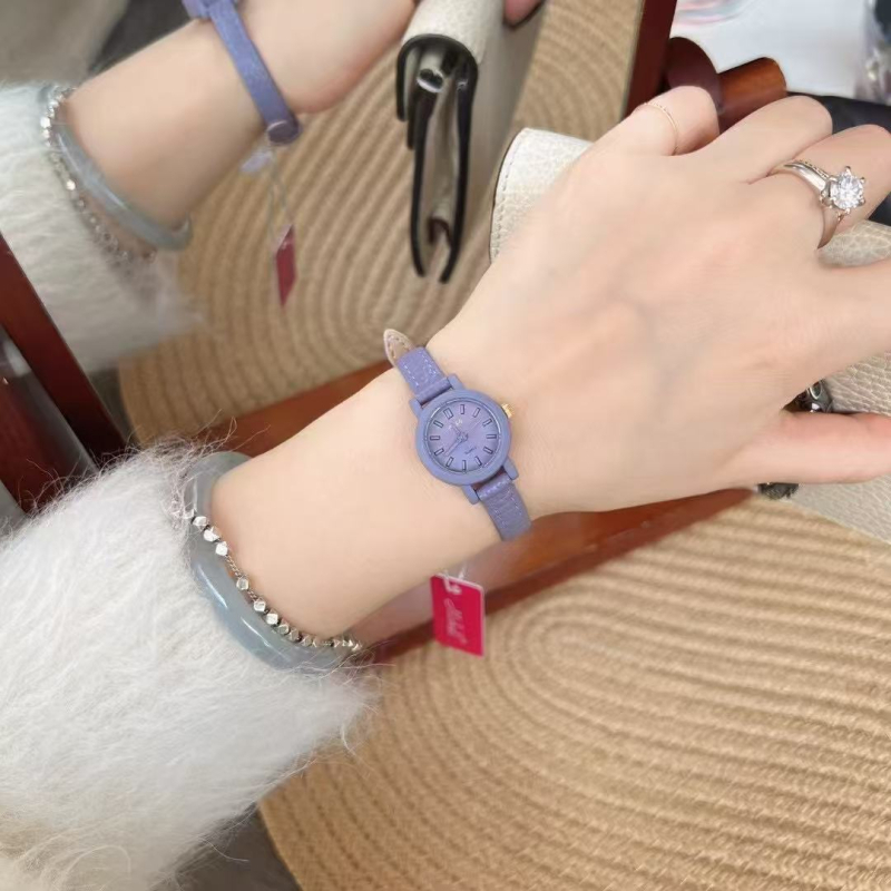 Ceas femei cu cuarț, cadran rotund, mecanism cuarț japonez, carcasă din metal, sticlă minerală întărită, rezistență la apă 30 m