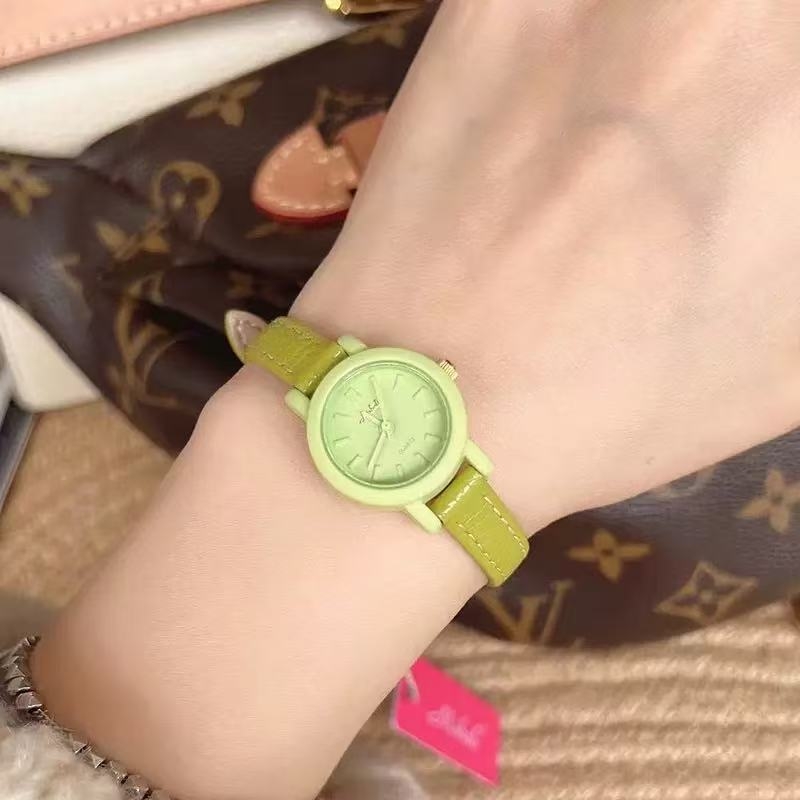 Ceas femei cu cuarț, cadran rotund, mecanism cuarț japonez, carcasă din metal, sticlă minerală întărită, rezistență la apă 30 m