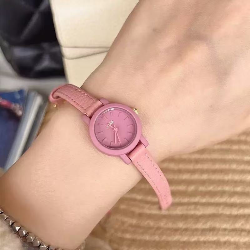 Ceas femei cu cuarț, cadran rotund, mecanism cuarț japonez, carcasă din metal, sticlă minerală întărită, rezistență la apă 30 m