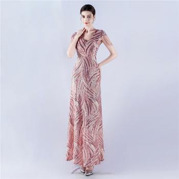 Õhtukleit A-tüüpi silueti ja pailettide tikandiga (A-tüüpi, pikk seelik, V-kaelus, vertikaalne helmimuster)