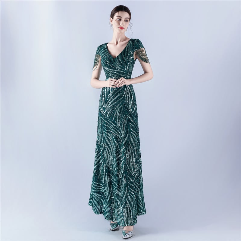 Õhtukleit A-tüüpi silueti ja pailettide tikandiga (A-tüüpi, pikk seelik, V-kaelus, vertikaalne helmimuster)