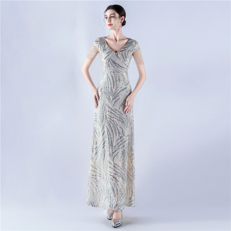 Õhtukleit A-tüüpi silueti ja pailettide tikandiga (A-tüüpi, pikk seelik, V-kaelus, vertikaalne helmimuster)