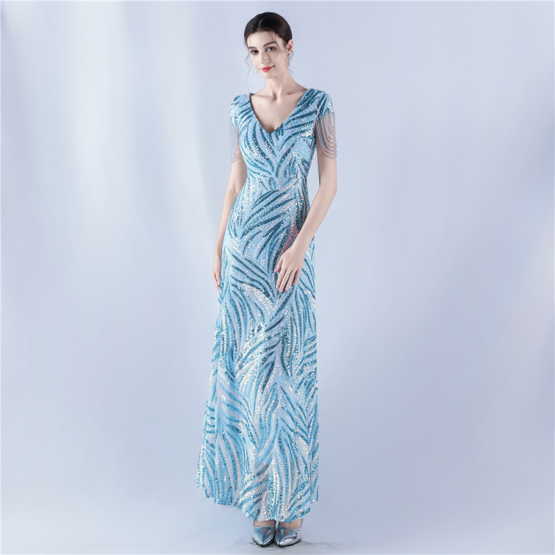 Õhtukleit A-tüüpi silueti ja pailettide tikandiga (A-tüüpi, pikk seelik, V-kaelus, vertikaalne helmimuster)