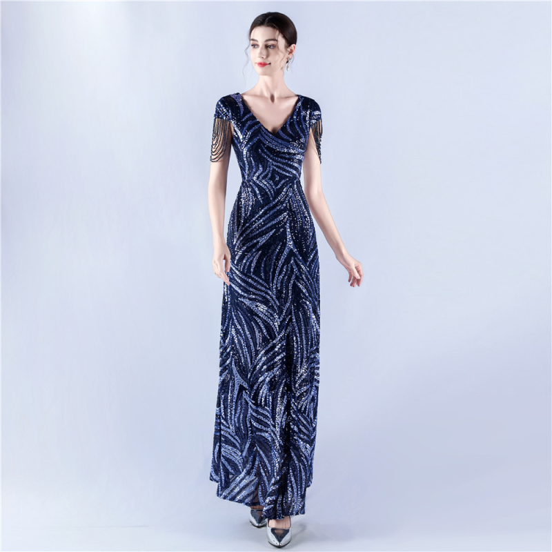 Õhtukleit A-tüüpi silueti ja pailettide tikandiga (A-tüüpi, pikk seelik, V-kaelus, vertikaalne helmimuster)