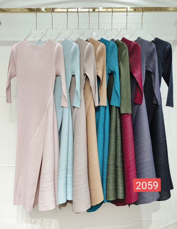 Kleit asümmeetrilise lõikega, kitsas lõige, ringkaelus, 3/4 varrukad, polüester