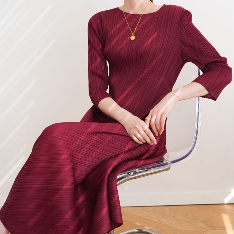 Kleit asümmeetrilise lõikega, kitsas lõige, ringkaelus, 3/4 varrukad, polüester