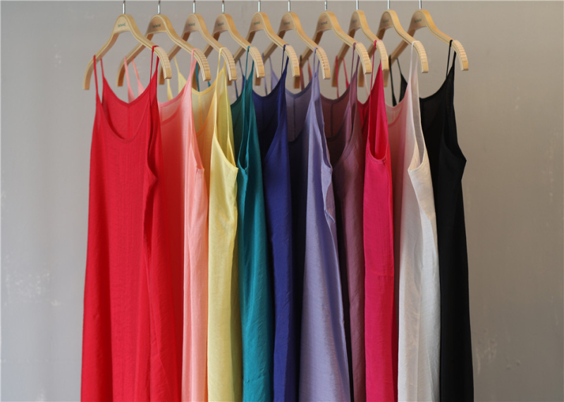 Siidist–puuvillasegu kleit, varrukateta, pikk pendulum-lõikega, etniline retro-stiil, suvi 2023