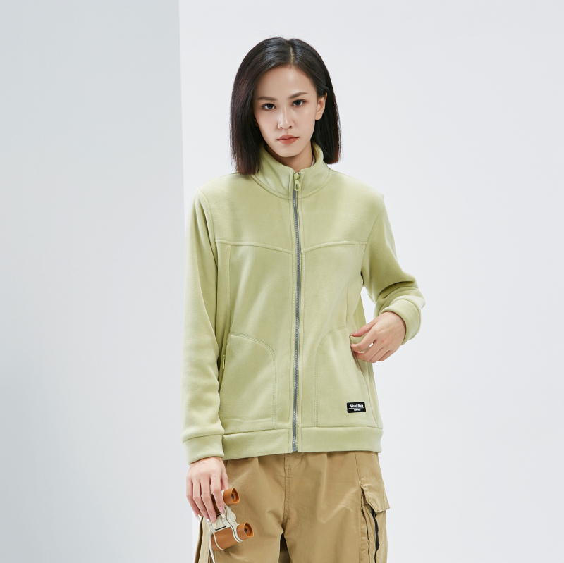 Flīsa jaka ar stāvu apkakli, universāla, pildījums 85–90% dūnas, audums: poliesteris, iekšpuse: poliesteris