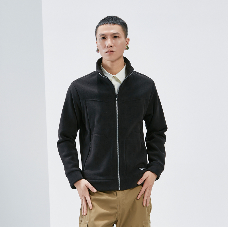 Flīsa jaka ar stāvu apkakli, universāla, pildījums 85–90% dūnas, audums: poliesteris, iekšpuse: poliesteris