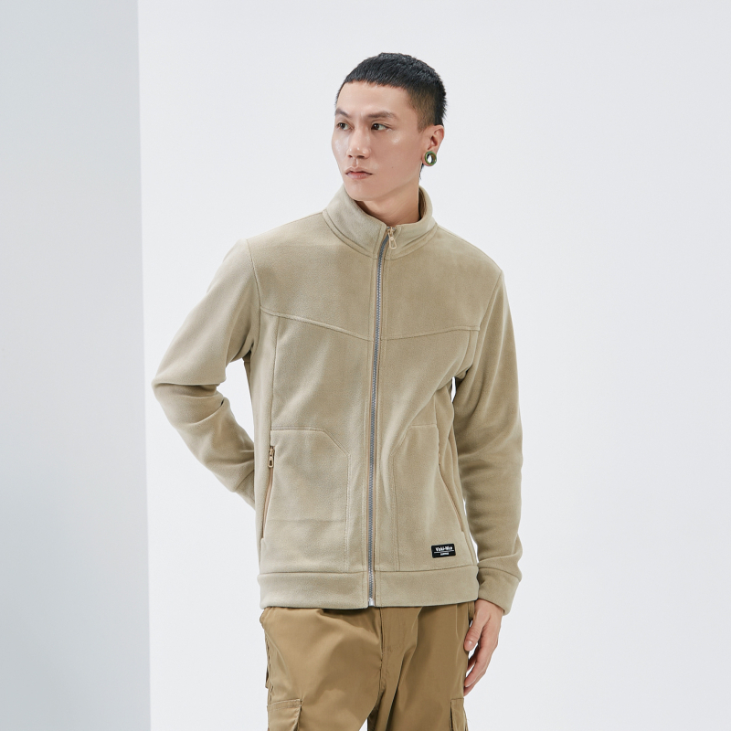 Flīsa jaka ar stāvu apkakli, universāla, pildījums 85–90% dūnas, audums: poliesteris, iekšpuse: poliesteris