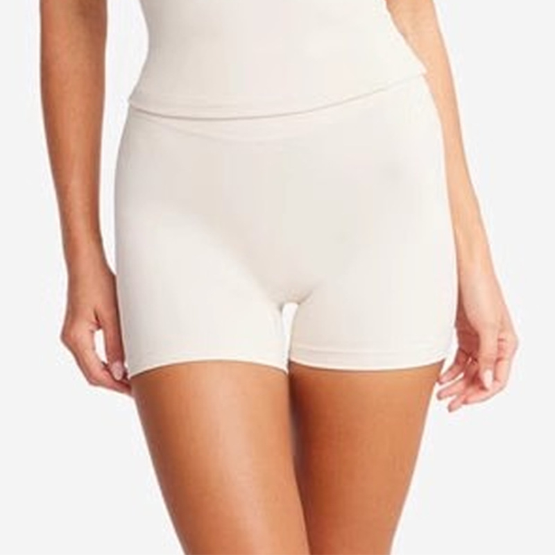 Sieviešu jogas šorti ar augstu jostu, vēdera kontrolei un sēžamvietas pacēlumam, mitrumu atgrūdošs materiāls, sastāvs: nylons 75%, spandekss 25%