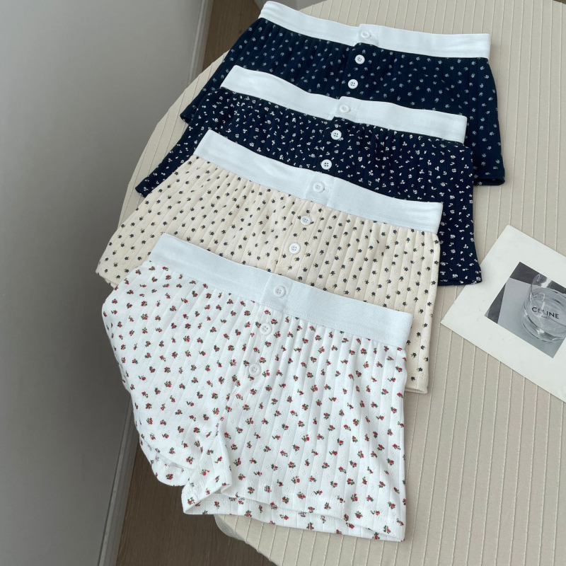 Памучни три четвърти шорти с еластична талия и копчета – ретро стил с прав силует, лято 2024