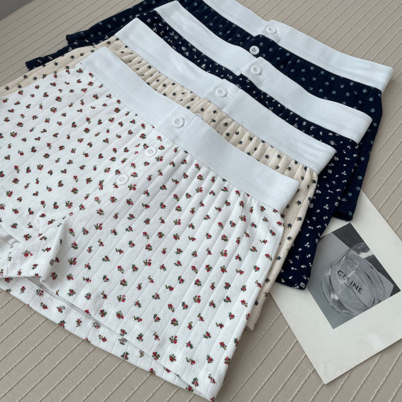 Памучни три четвърти шорти с еластична талия и копчета – ретро стил с прав силует, лято 2024