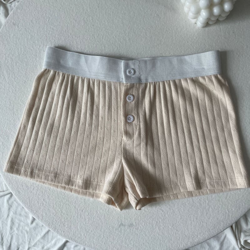 Памучни три четвърти шорти с еластична талия и копчета – ретро стил с прав силует, лято 2024
