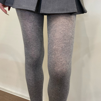 Moteriškos pėdkelnės su kojomis, plona medvilninė medžiaga, vienodos spalvos raštas, medvilnės turinys 70–80%, tinkama 18–40 metų amžiui